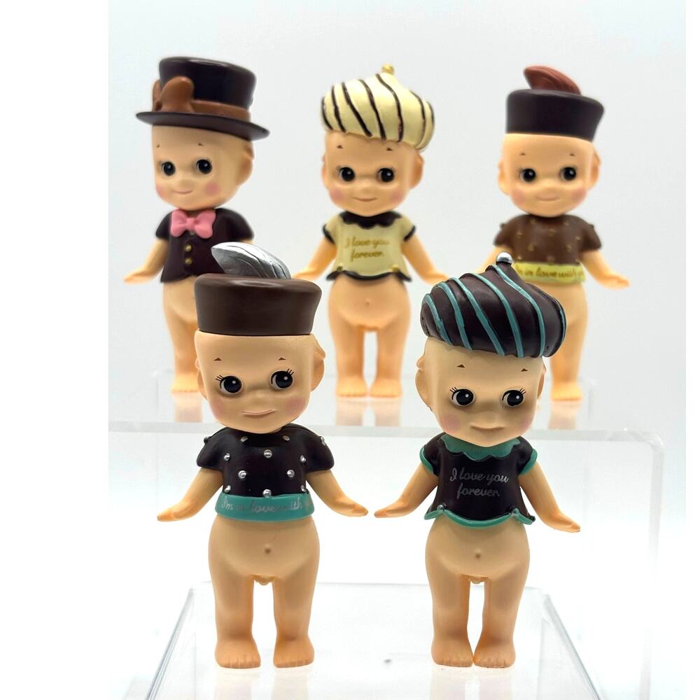Set of 5 New Unbranded Kewpie/Angel Mini Figures, Valentine Chocolate Costumes
